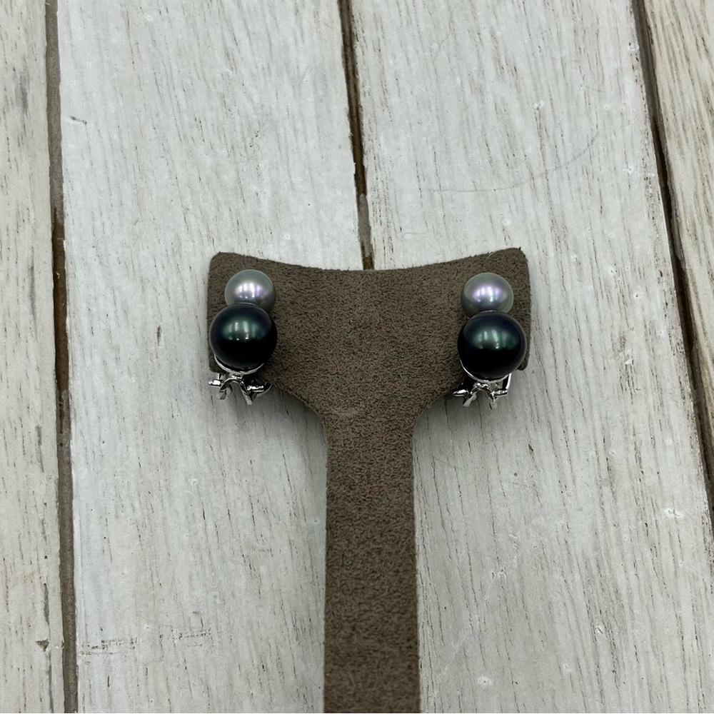 Elegant Black and Silver real Pearl Earrings